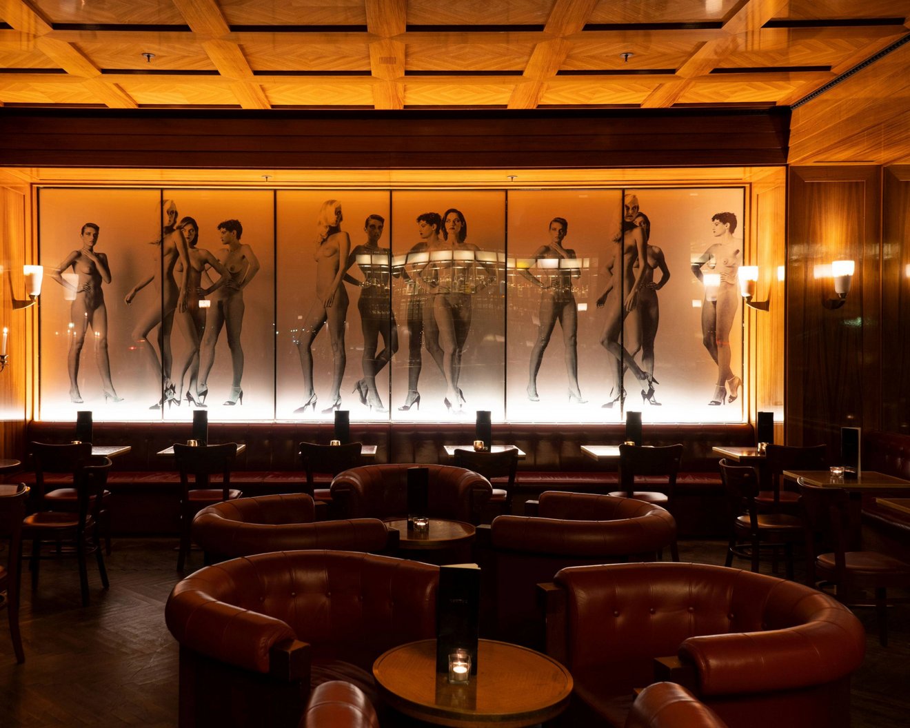 Newton Bar, Impression