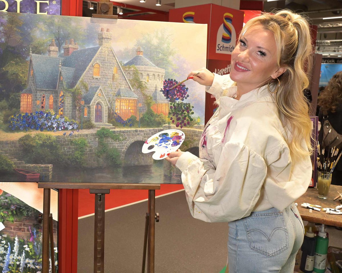 Schmidt Spiele Evelyn Burdecki, from the PR work of BISS PR