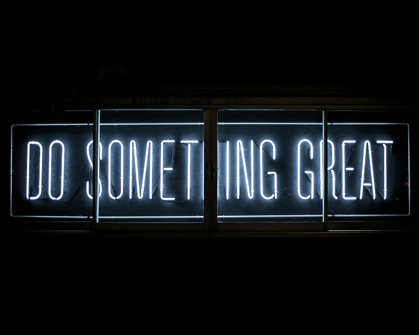 Leuchtschrift „Do something great“